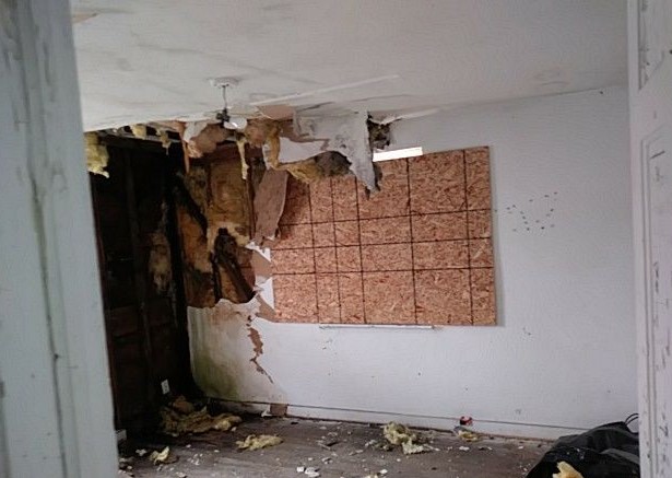 10741 E Outer Drive second floor 11.jpg